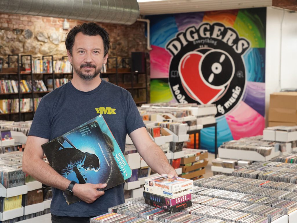 At Diggers, Customers Do the Digging